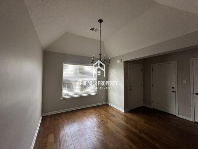 9428 Eckley Pl in Cordova, TN - Foto de edificio - Building Photo