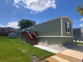 15931 S Flores St in San Antonio, TX - Building Photo