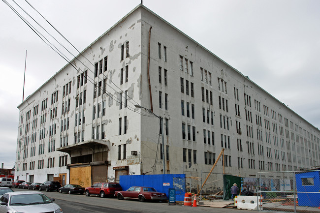 Austin Nichols House in Brooklyn, NY - Foto de edificio - Building Photo