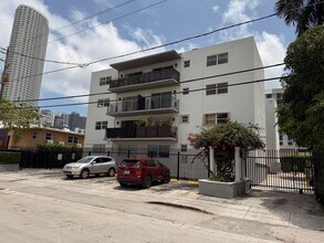 444 SW 4th St in Miami, FL - Building Photo - Building Photo