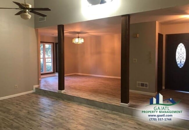 616 Rock Shadow Ct in Stone Mountain, GA - Building Photo - Building Photo