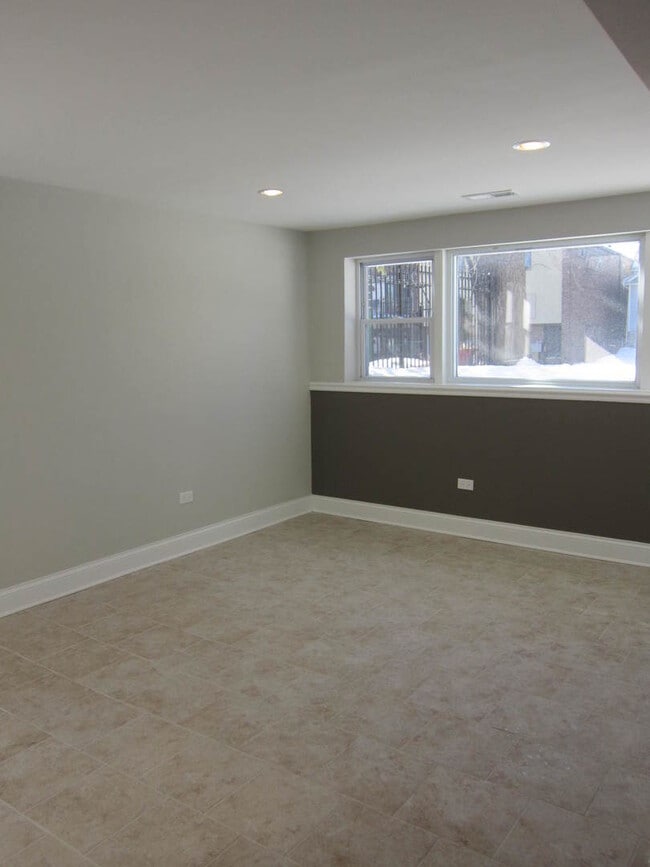2211 N Harlem Ave in Chicago, IL - Building Photo - Building Photo