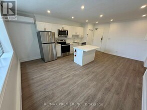 112 St Joseph's Dr in Hamilton, ON - Building Photo - Building Photo