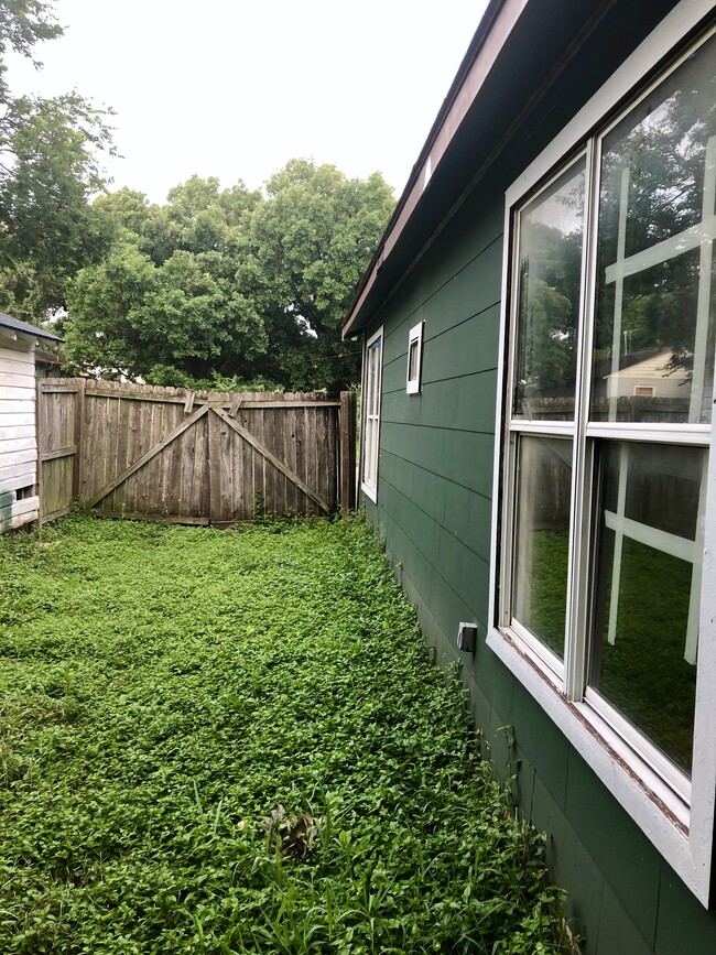 502 Beacon, Unit A in Schertz, TX - Building Photo - Building Photo