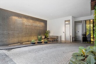 1010 Brickell Ave, Unit 2108 in Miami, FL - Building Photo - Building Photo