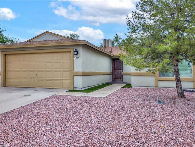 5501 N Lazybrook Pl in Tucson, AZ - Building Photo - Building Photo