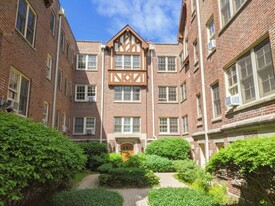 1452 Oak Ave in Evanston, IL - Building Photo