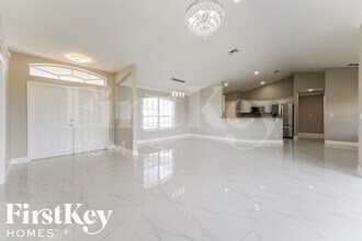 530 NE 15th Terrace in Cape Coral, FL - Foto de edificio - Building Photo