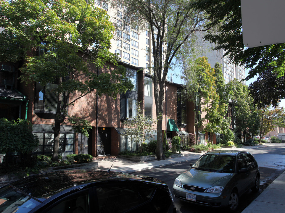 102-122 Granby St in Toronto, ON - Building Photo