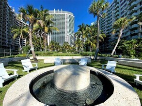 1500 Bay Rd, Unit 956S in Miami Beach, FL - Building Photo - Building Photo