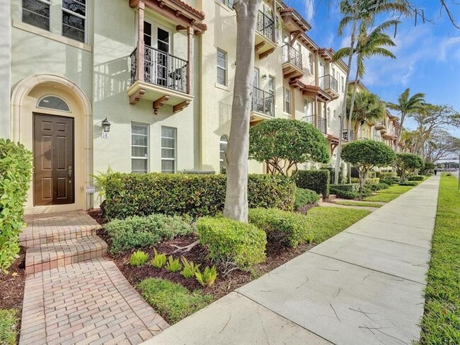 58 Via Floresta Dr in Boca Raton, FL - Building Photo - Building Photo