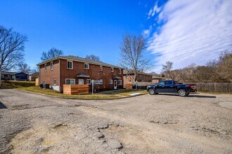 800 NE 68th St in Gladstone, MO - Building Photo - Building Photo