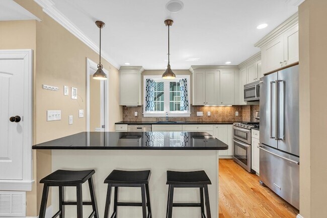 83 Dresser St, Unit 83 in Boston, MA - Building Photo - Building Photo