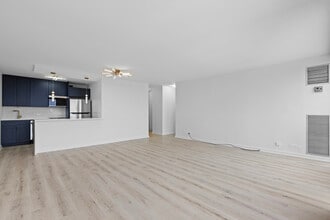 4343 N Clarendon Ave, Unit 2507 in Chicago, IL - Building Photo - Building Photo