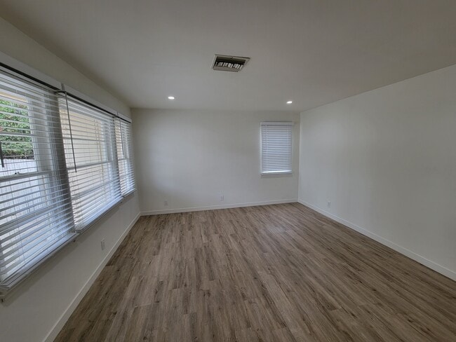3052 Honolulu Ave, Unit Front Unit in Glendale, CA - Foto de edificio - Building Photo