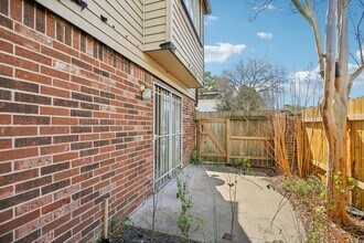 8379 La Roche Ln in Houston, TX - Building Photo - Building Photo