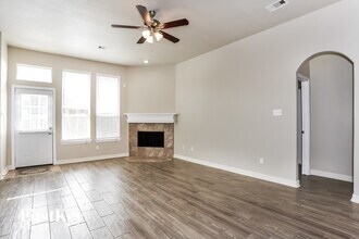 15202 Arnold in Baytown, TX - Foto de edificio - Building Photo