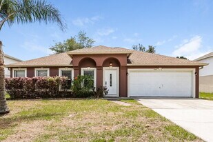 742 Paris Dr in Kissimmee, FL - Building Photo