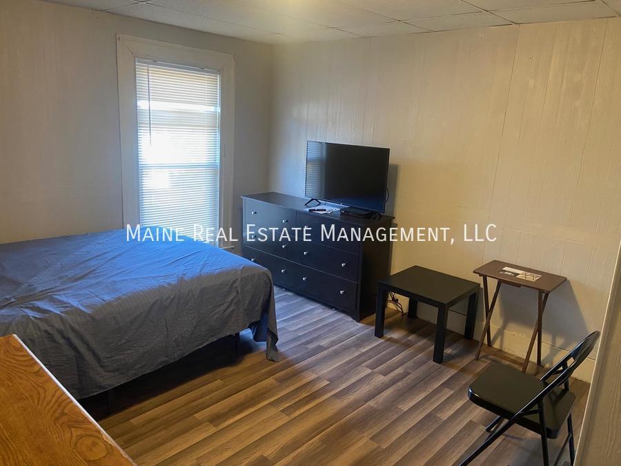 133 Essex St in Bangor, ME - Building Photo