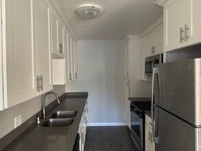 5840 Hazeltine Ave in Los Angeles, CA - Building Photo - Building Photo