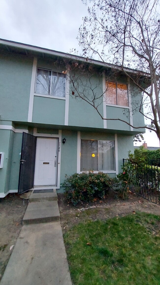 property at 1540 Ivycreek Cir