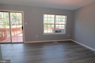 18365 Honeylocust Cir in Gaithersburg, MD - Foto de edificio - Building Photo