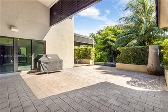 371 Isla Dorada Blvd in Coral Gables, FL - Building Photo - Building Photo