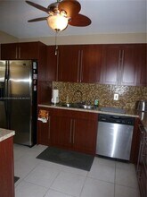 440 Lakeview Dr-Unit -203 in Weston, FL - Building Photo - Building Photo