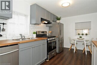 9 Adam St in Cambridge, ON - Building Photo - Building Photo