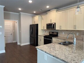 5750 Rocky Falls Rd in Suwanee, GA - Building Photo - Building Photo