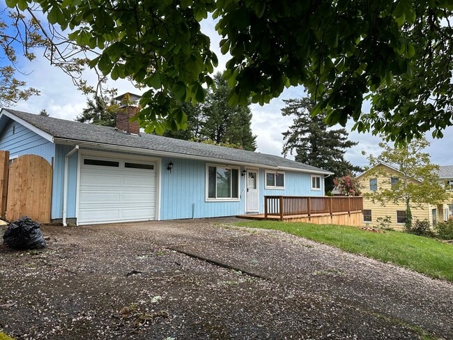2081 Canemah St in West Linn, OR - Building Photo - Building Photo