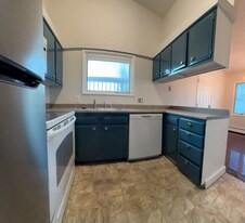 5120 Hatcher Cir in Anchorage, AK - Building Photo