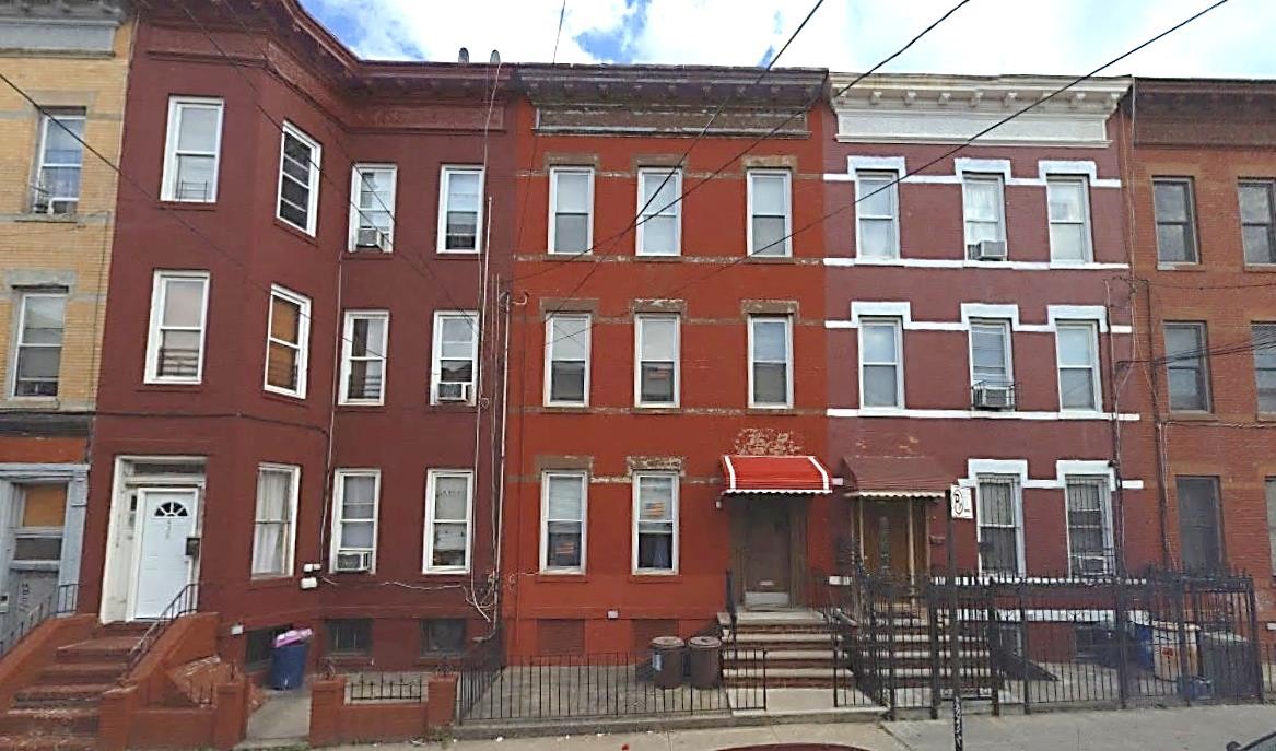 426 Ridgewood Ave in Brooklyn, NY - Building Photo