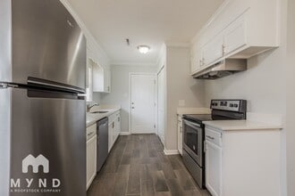 706 Noles Dr in Mount Holly, NC - Building Photo - Building Photo