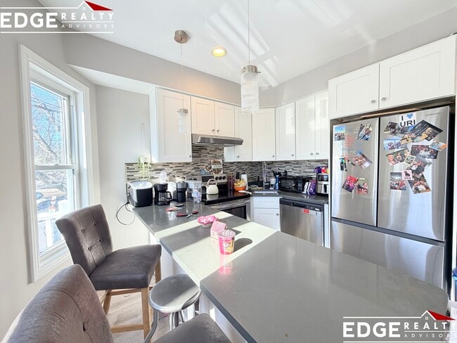 19 Long Ave, Unit 2 in Boston, MA - Foto de edificio - Building Photo