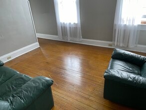 1529 Adams Ave, Unit 3rdFloorREAR in Dunmore, PA - Foto de edificio - Building Photo