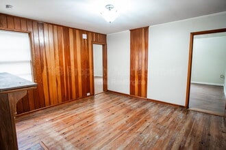 521 N Chamberlain Ave in Rockwood, TN - Building Photo - Building Photo