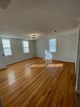 22 Winthrop St in Tariffville, CT - Building Photo - Building Photo