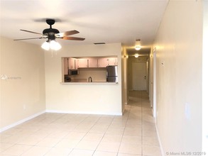 15481 SW 81st Cir Ln-Unit -76 in Miami, FL - Building Photo - Building Photo