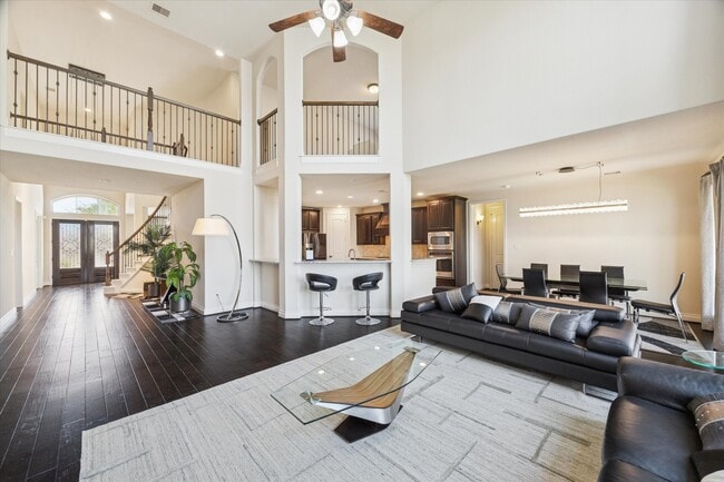 property at 3922 Pebble Heights Ln