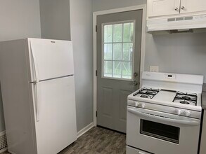 720 Roselawn Ave in Akron, OH - Foto de edificio - Building Photo