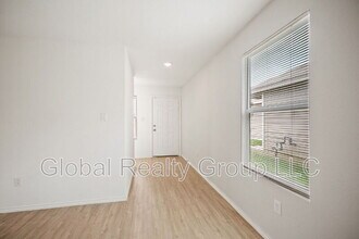 148 Cowboy Rdg in Pleasanton, TX - Foto de edificio - Building Photo