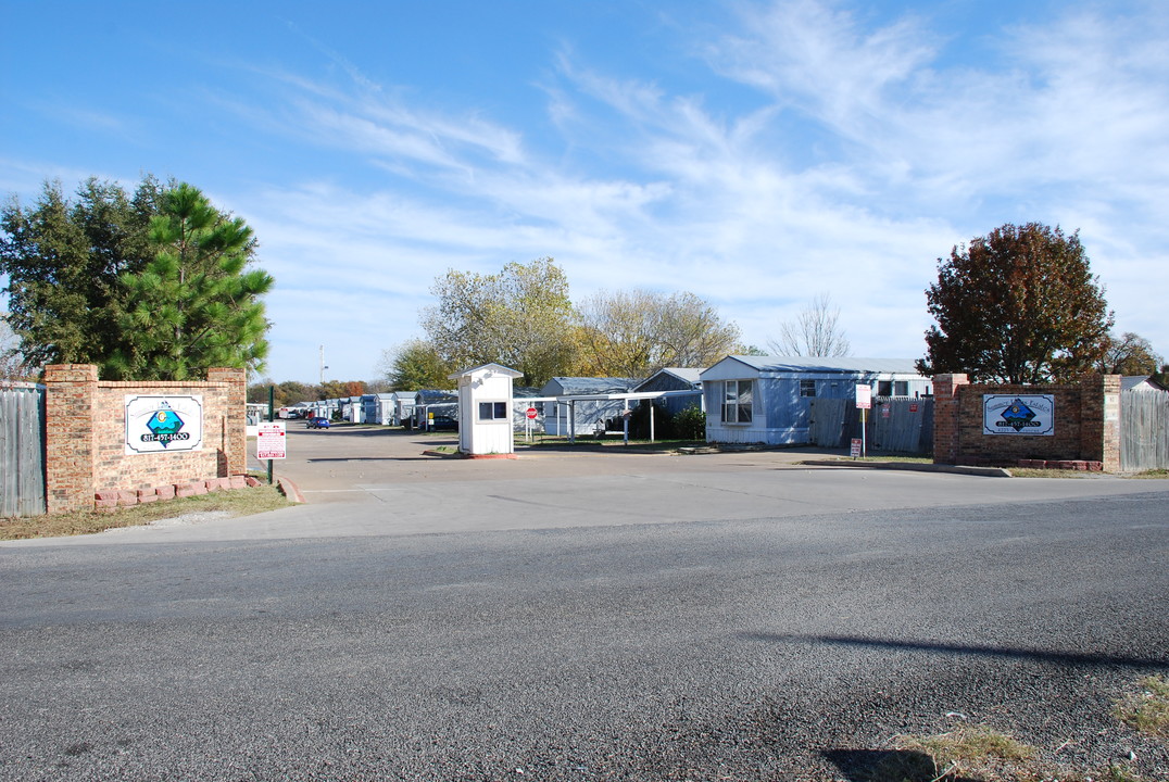 Summer Lake Mobile Home Park in Fort Worth, TX - Building Photo