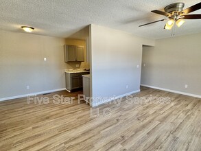 151 S Durkin Dr in Springfield, IL - Foto de edificio - Building Photo
