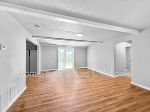 4936 S Briarwood Dr in Oklahoma City, OK - Building Photo - Building Photo