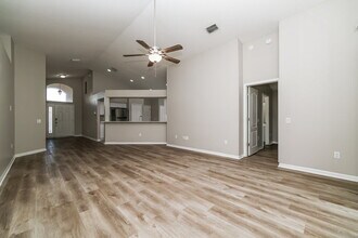 8642 Manassas Rd in Tampa, FL - Foto de edificio - Building Photo