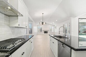 6991 W Firebird Dr in Glendale, AZ - Foto de edificio - Building Photo