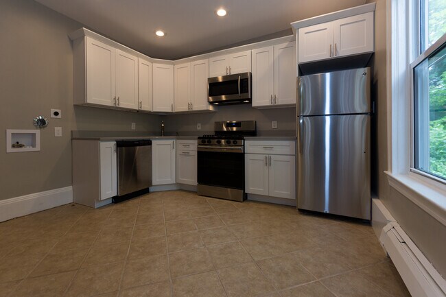22 Highland Ave, Unit 2 in Boston, MA - Building Photo - Building Photo