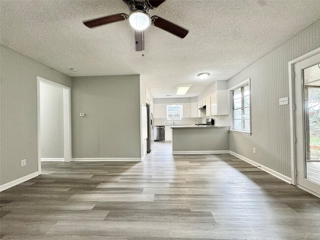 1302 Cypress St in Alvin, TX - Building Photo - Building Photo