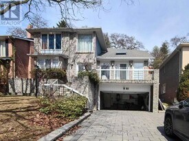 6 Equestrian Ct in Toronto, ON - Building Photo